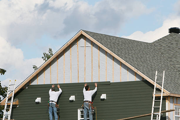 Professional Vinyl Siding technician working in Dublin, OH